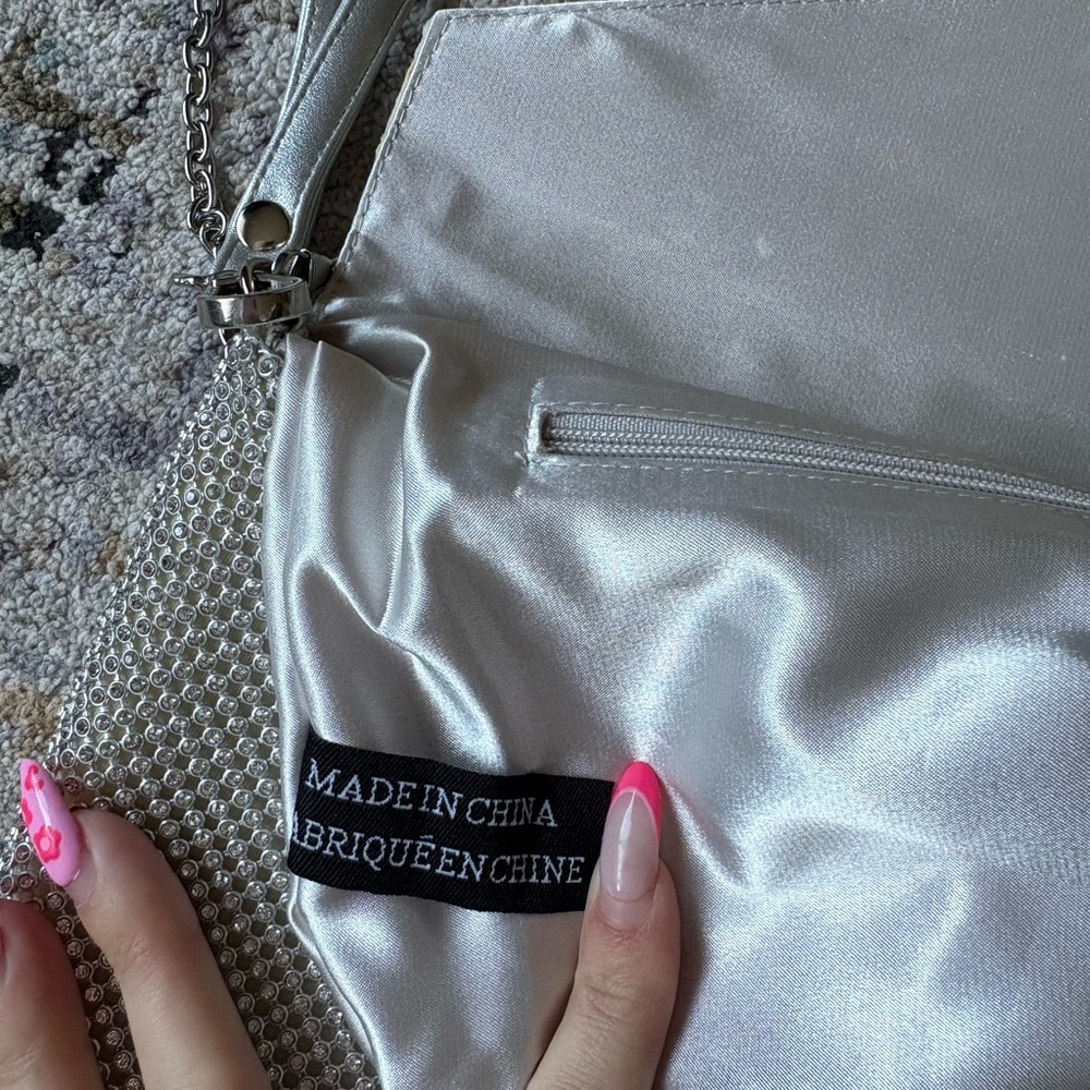 Elegant Silver Chain Clutch - Picture 5 of 10